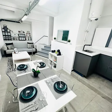 Studio, Great Location *