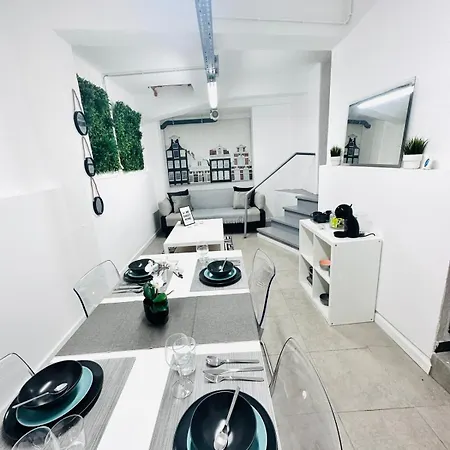 Studio, Great Location Apartment