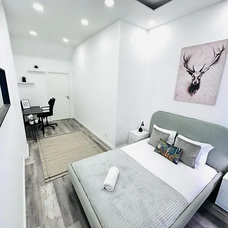 Studio, Great Location *