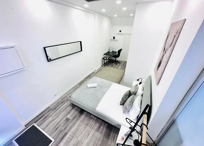 Studio, Great Location