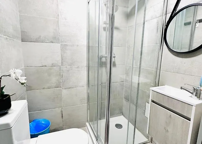 Studio, Great Location *