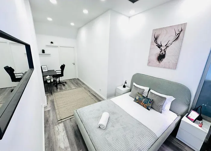 Studio, Great Location *